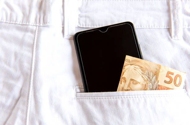 Pocket wallets vs. smartphones: Can we replace cash with digital currencies?