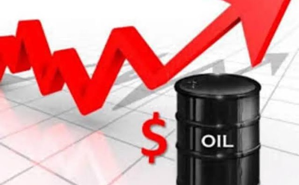 Hormuz Tensions Revive Oil Market Risk Premium
