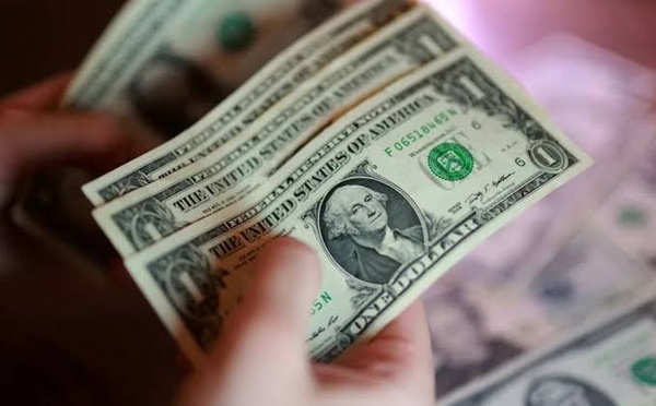 Oil and Tariffs Lift Dollar Through Inflation Expectations