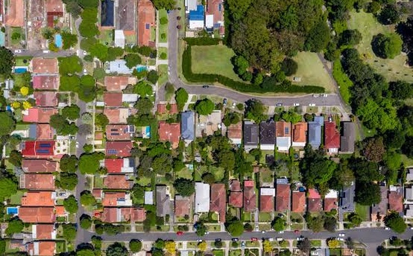 Australia’s Housing Slowdown Hits Businesses as Fewer Homes Change Hands