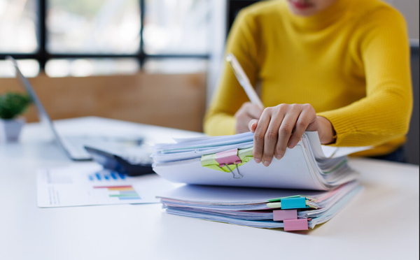 How can managers prevent time off scheduling conflicts?