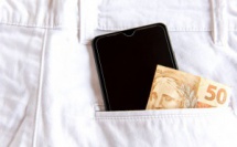 Pocket wallets vs. smartphones: Can we replace cash with digital currencies?