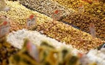 Global Food Prices Slide Amid Record Harvests and Supply Glut